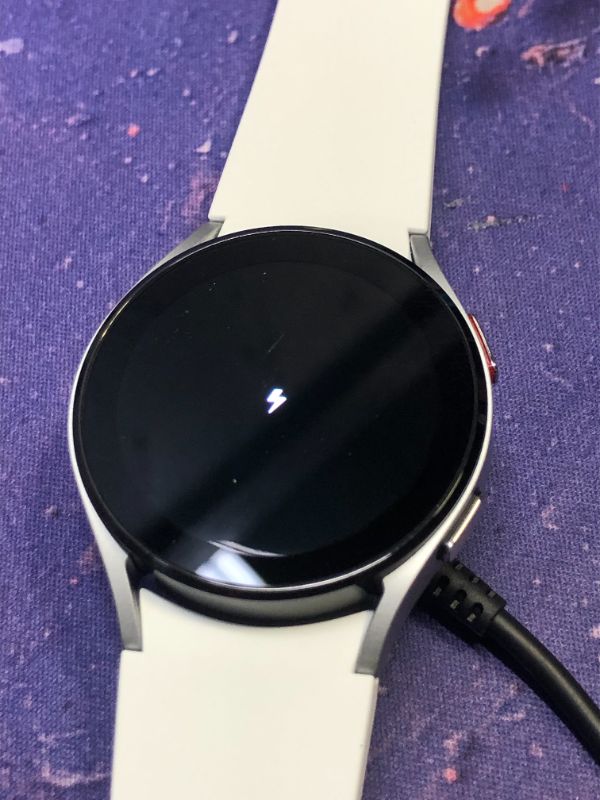 Photo 3 of Samsung Galaxy Watch 4 LTE 40mm Smartwatch - Silver/White
(used)(turns on but unable to fully test)