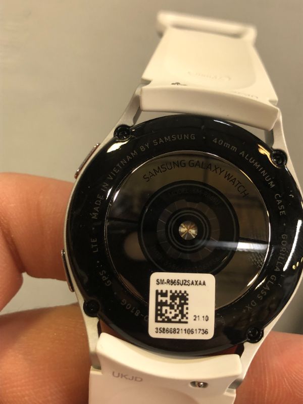 Photo 8 of Samsung Galaxy Watch 4 LTE 40mm Smartwatch - Silver/White
(used)(turns on but unable to fully test)