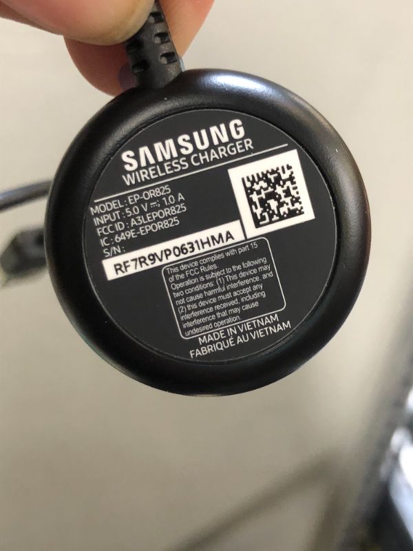 Photo 3 of Samsung Galaxy Watch 4 LTE 40mm Smartwatch - Silver/White (turns on but unable to fully test)
(used)
