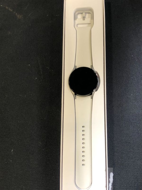Photo 6 of Samsung Galaxy Watch 4 LTE 40mm Smartwatch - Silver/White (turns on but unable to fully test)
(used)