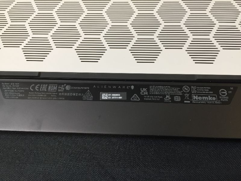 Photo 6 of  Alienware m15 R4 i7-10870H 16GB 1TB SSD 15.6 FHD 144Hz RTX 3070 Light W11 (DAMAGES TO SCREEN)
