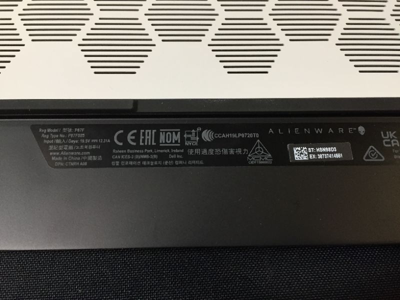 Photo 11 of  Alienware m15 R4 i7-10870H 16GB 1TB SSD 15.6 FHD 144Hz RTX 3070 Light W11 (DAMAGES TO SCREEN)
