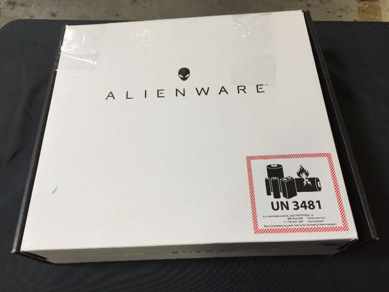 Photo 14 of  Alienware m15 R4 i7-10870H 16GB 1TB SSD 15.6 FHD 144Hz RTX 3070 Light W11 (DAMAGES TO SCREEN)
