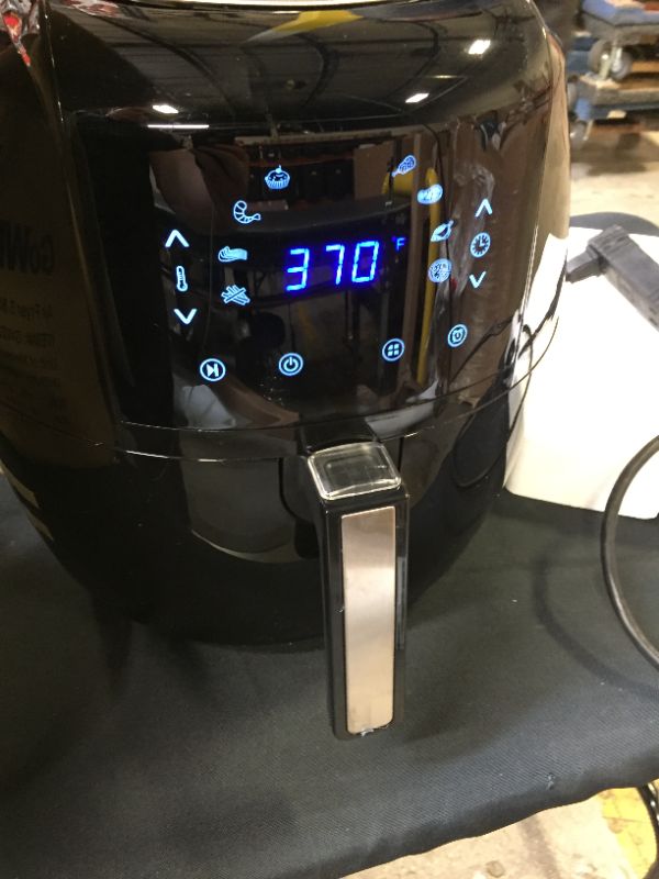 Photo 2 of 8-in-1 5.8 Qt. Black Electric Air Fryer (USED BUT LOOKS NEW)