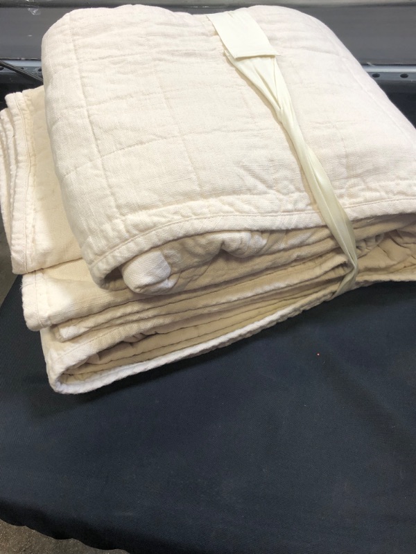 Photo 2 of Heavyweight Linen Blend Quilt - Casaluna™ NATURAL KING / OPENED BUT NOT USED / MINOR DIRTY FROM EXPOSURE 

