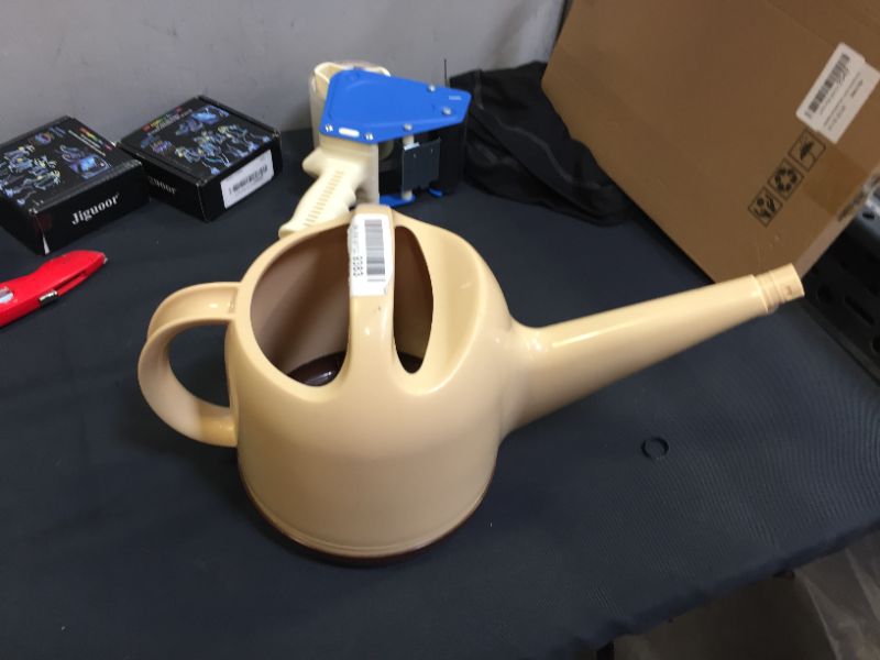 Photo 1 of Generic watering can 