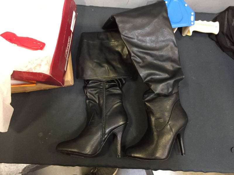 Photo 1 of Women's black leather boots sz 8 