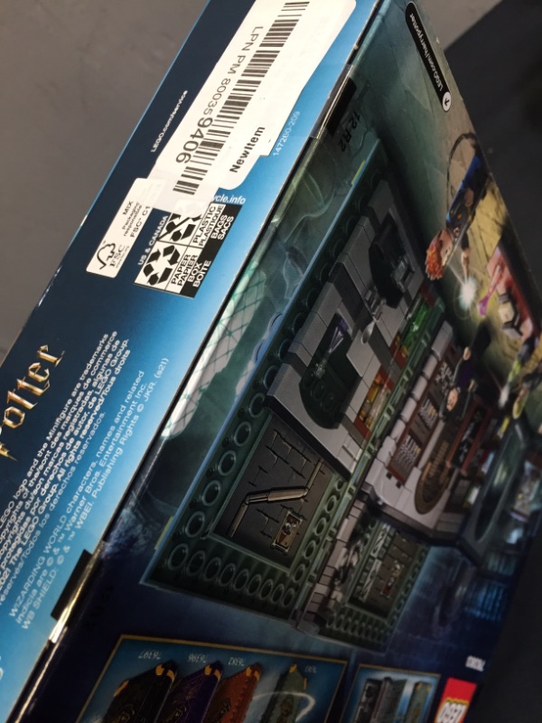 Photo 1 of LEGO Harry Potter Hogwarts Moment: Potions Class 76383 Brick-Built Playset with Professor Snape’s Potions Class, New 2021 (270 Pieces)