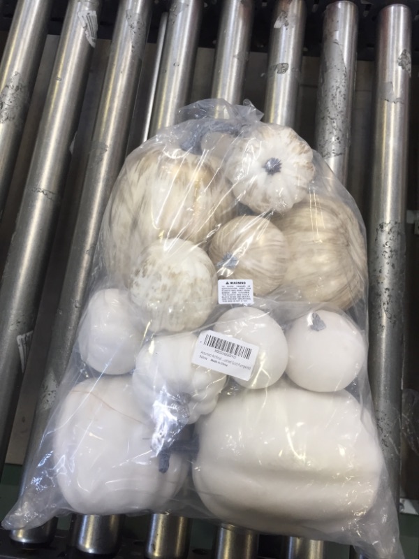 Photo 1 of 14 Pcs Assorted Fall Artificial Pumpkins Harvest Frosted Pumpkins Gold Brushed White Foam Pumpkins and White Faux Pumpkins for Fall Autumn Season Halloween Thanksgiving Harvest Holiday Season Festive
