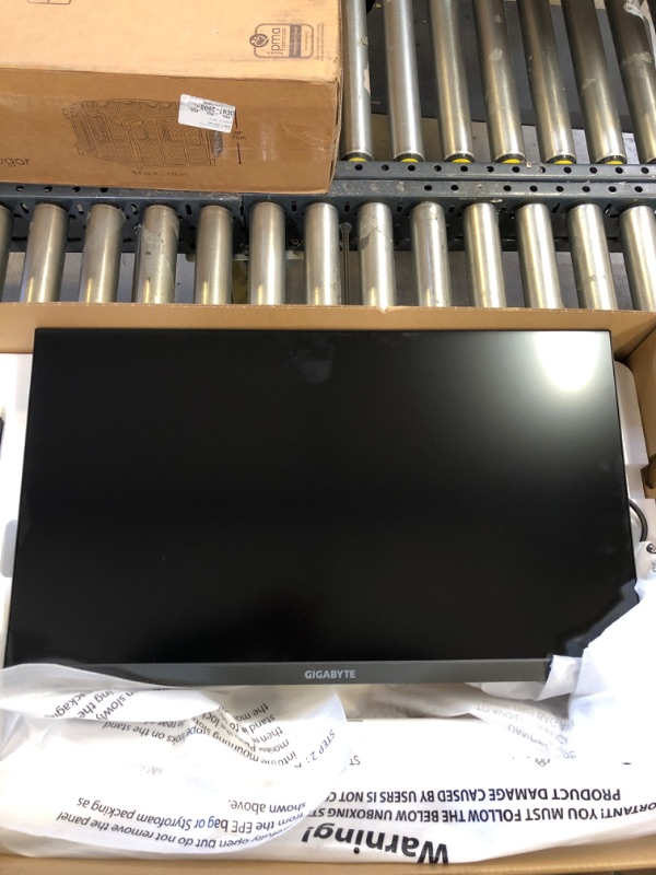 Photo 4 of ----SELL FOR PARTS----GIGABYTE M28U 28" 144Hz Gaming Monitor, 3840 x 2160 SS IPS Display, 2ms (MPRT) Response Time, 9?4% DCI-P3, VESA Display HDR400, FreeSync Premium Pro, 1x Display Port 1.4, 2X HDMI 2.1
