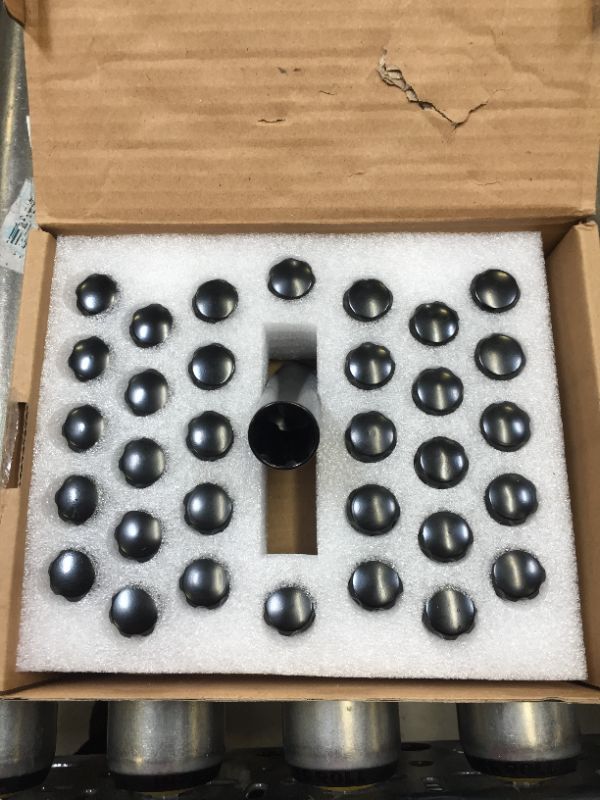 Photo 2 of 14x1.5 lugnuts set of 32 