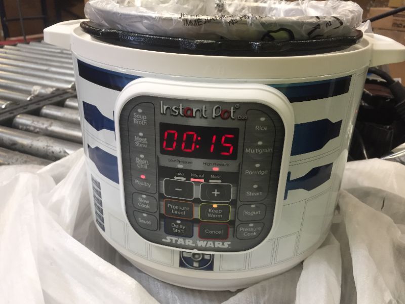 Photo 2 of Instant Pot Star Wars™ Duo™ 6-Qt. Pressure Cooker, R2-D2, MINOR USE 

