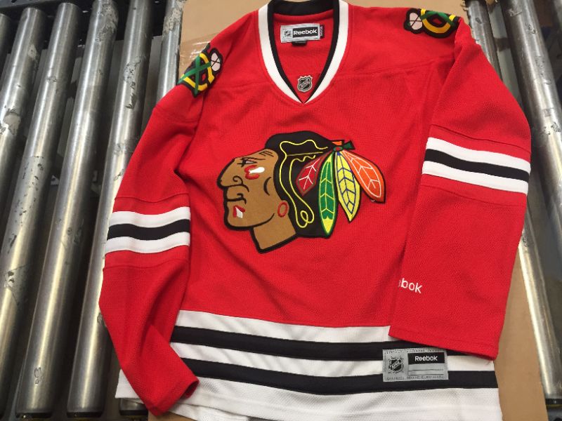 Photo 1 of WOMEN'S SIZE SMALL CHICAGO BLACKHAWKS JERSEY 