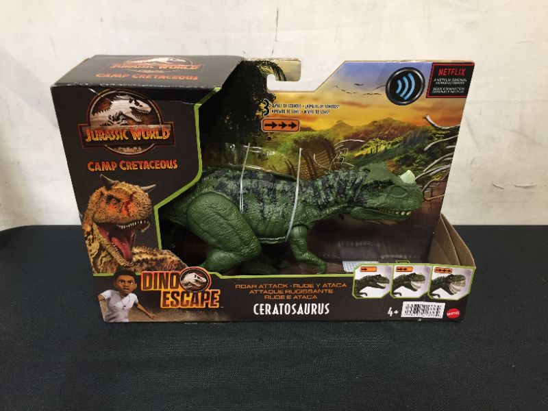 Photo 2 of Jurassic World Roar Attack Ceratosaurus Figure