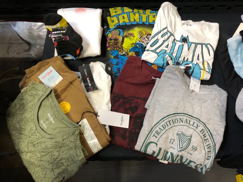 Photo 1 of 9 COUNT MISCELLANEOUS CLOTHES BAGLOT VARIOUS SIZES 