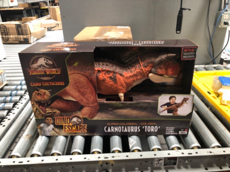 Photo 2 of ?Jurassic World Camp Cretaceous Colossal Carnotaurus Toro Figure