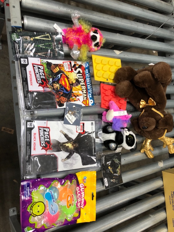 Photo 1 of BUNDLE OF TOYS AND COMICS, 12 ITEMS.