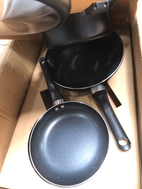 Photo 3 of Amazon Basics Non-Stick Cookware Set, Pots and Pans - 8-Piece Set
