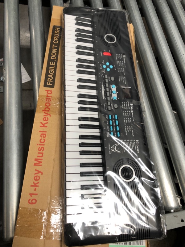 Photo 2 of 
HOILUKFUNG 61 Keys Keyboard Piano, 