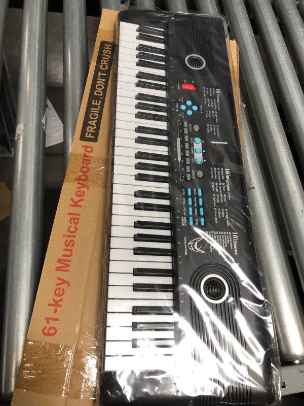 Photo 3 of 
HOILUKFUNG 61 Keys Keyboard Piano, 