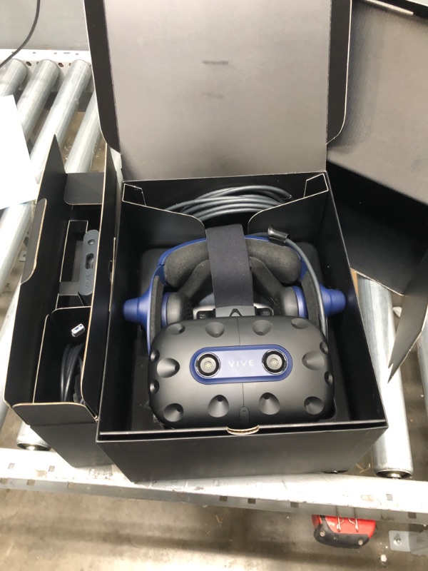 Photo 3 of HTC VIVE Pro 2 Virtual Reality System
