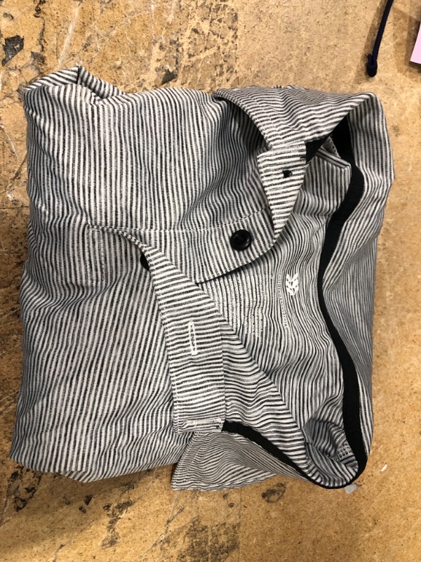 Photo 1 of ALL IN MOTION STRIPED COLLAR MENS SHIRT
SIZE- SMALL