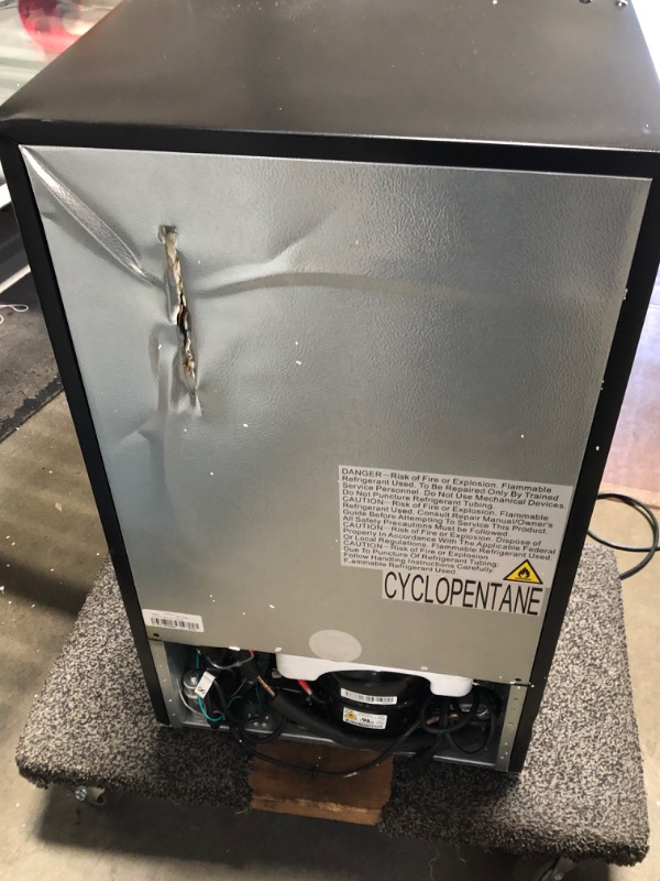 Photo 2 of (DAMAGED, DOES NOT FUNCTION)Comfee 115-120 Can Beverage Cooler/Refrigerator, 115 Cans Capacity, Mechanical Control, Glass Door with Stainless Steel Frame,Glass Shelves/adjustable
**DOOR BROKEN, DOES NOT POWER ON, CUT IN THE BACK**