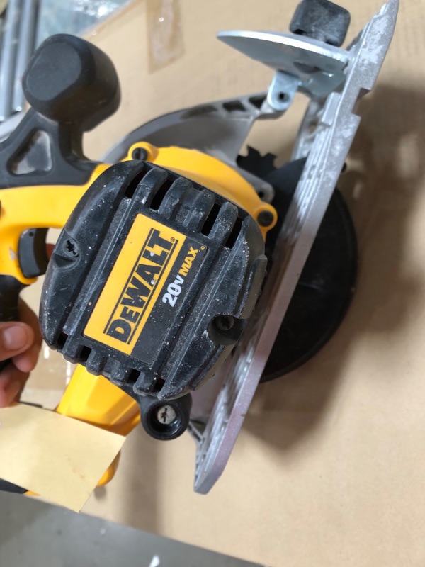 Photo 6 of (DAMAGED)DEWALT 20V MAX Lithium-Ion Cordless 6-1/2-inch Circular Saw (Tool-Only)
**SAW IS LOOSE, MISSING BATTERY, UNABLE TO POWER ON**
