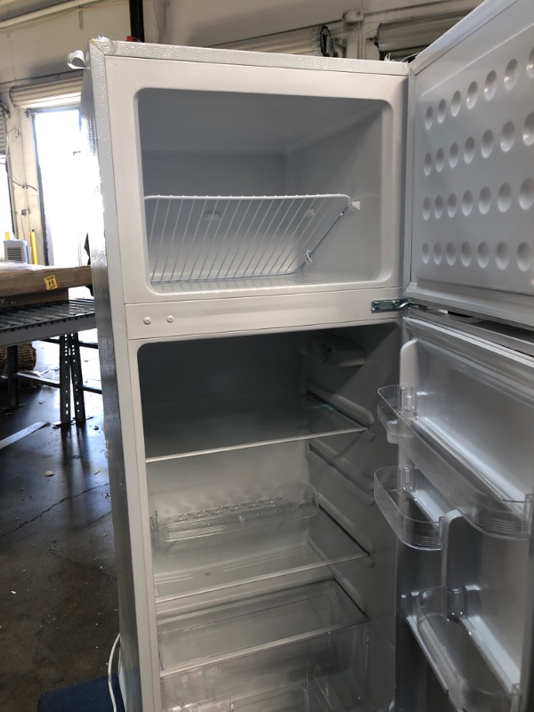 Photo 3 of ***PARTS ONLY*** RCA RFR1085 10.0 cu. ft. Refrigerator/Freezer-Reversible Door-Frost Free-Transparent Crisper-Adjustable Glass Shelves-White, 10
