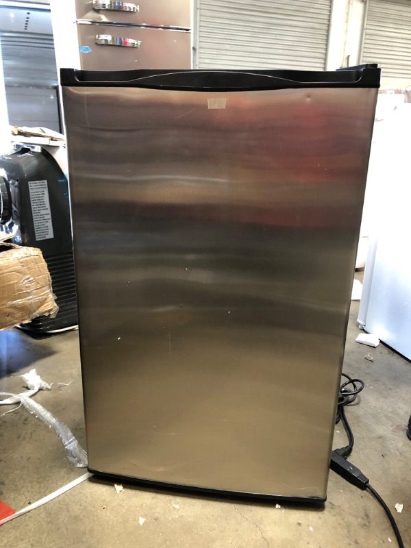 Photo 2 of ***PARTS ONLY*** Bull 20 Inch 20 Freestanding/Built in Undercounter Counter Depth Compact All-Refrigerator 