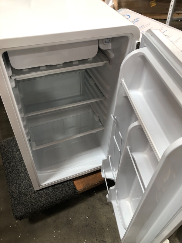 Photo 3 of FRIGIDAIRE EFR372-WHITE 3.2 Cu Ft White Retro Compact Rounded Corner Premium Mini Fridge
