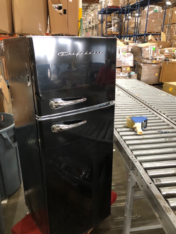 Photo 5 of (DAMAGE)Frigidaire EFR786-BLACK EFR786 Retro Apartment Size Refrigerator with Top Freezer-2 Door Fridge with 7.5 Cu Ft of Storage Capacity, Adjustable Spill-P
**DENT/CUT ON THE SIDE**