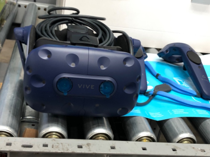 Photo 14 of HTC VIVE Pro Virtual Reality System
