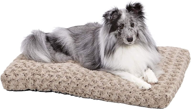 Photo 1 of 30" X 40" MidWest Homes for Pets Deluxe Dog Beds | Super Plush Dog & Cat Beds Ideal for Dog Crates | Machine Wash & Dryer Friendly, (USED)