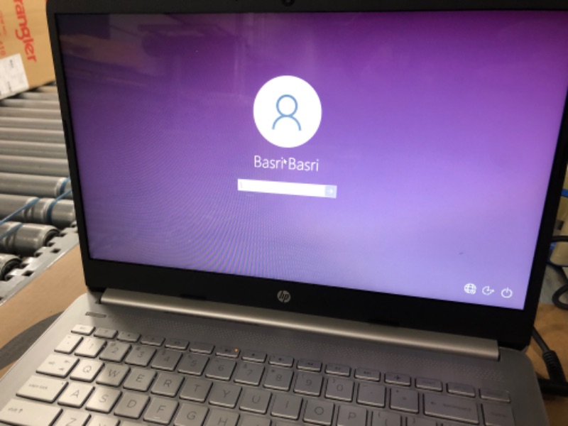 Photo 1 of HP Stream 14 Series 14" Laptop AMD 3050u 4GB RAM 64GB eMMC Natural Silver - AMD Athlon 3050U Dual-core - AMD Radeon Graphics