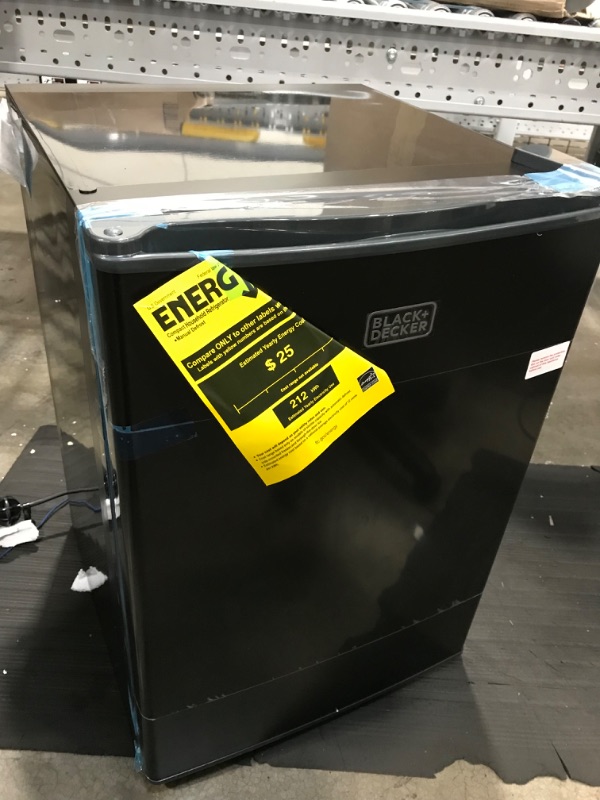 Photo 1 of (DOES NOT FUNCTION)Black & Decker Compact Refrigerator - 2.5 cu ft - Black
**DOES NOT GET COLD**