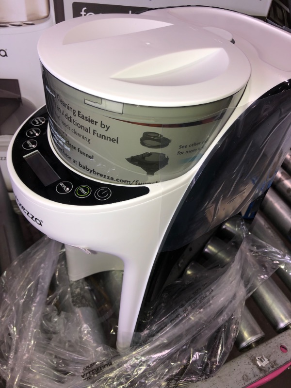 Photo 8 of Baby Brezza New and Improved Formula Pro Advanced Dispenser Machine