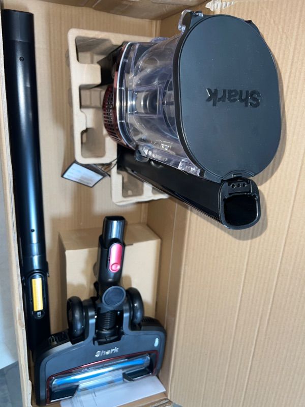 Photo 10 of Shark Vertex Pro Lightweight Cordless Stick Vacuum with DuoClean PowerFins - IZ662H
