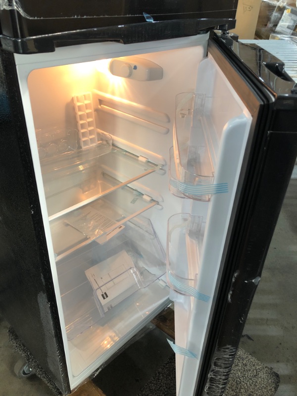 Photo 4 of ***PARTS ONLY*** RCA RFR741-BLACK Apartment Size-Top Freezer-2 Door Fridge-Adjustable Thermostat Control-Black-7.5 Cubic Feet
