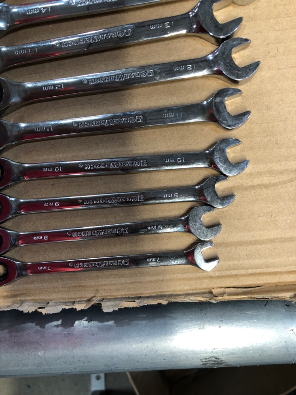 Photo 6 of (SEE PICS FOR WHATS INCLUDED) GEARWRENCH 30 Pc. Ratcheting Combination Wrench Set, Standard & Stubby, SAE/Metric 
