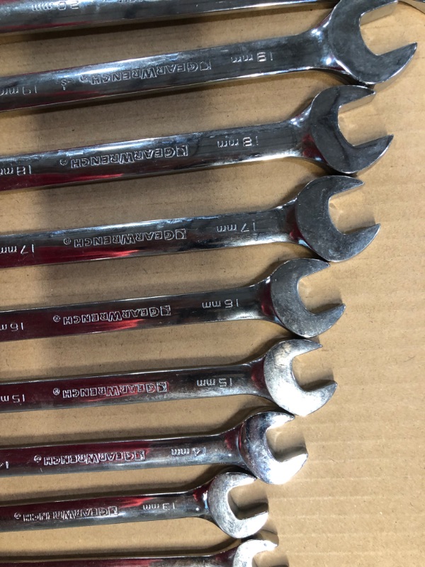 Photo 4 of (SEE PICS FOR WHATS INCLUDED) GEARWRENCH 30 Pc. Ratcheting Combination Wrench Set, Standard & Stubby, SAE/Metric 
