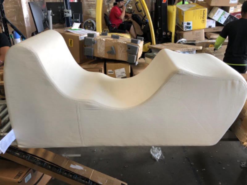 Photo 1 of USED: ZINUS Lotus Zero Gravity Chaise Lounger / Foam Recliner for Living Room / Ergonomic Positioning for Better Relaxation / Pillow Included / No Assembly ?59"D x 23"W x 28.5"H