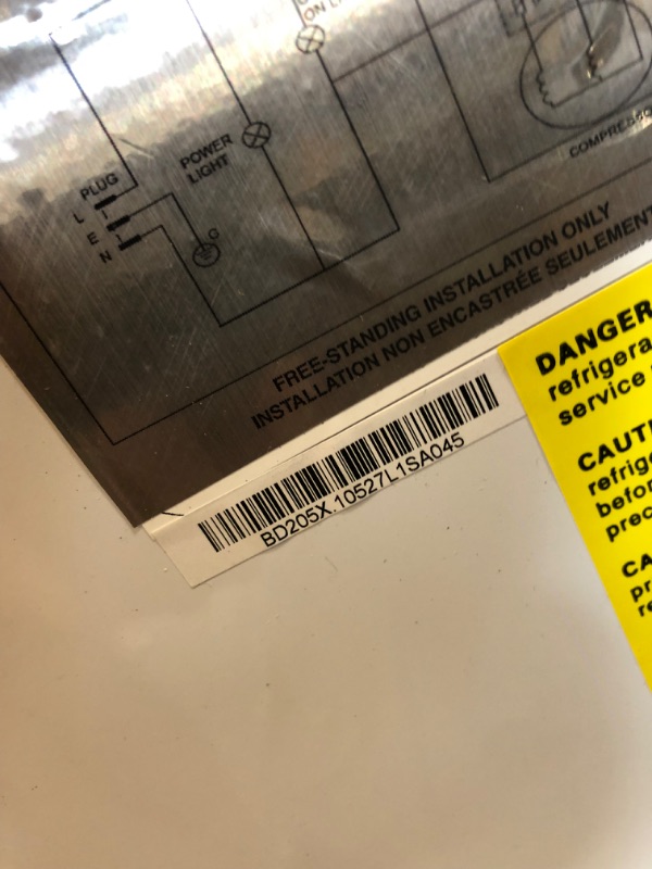 Photo 18 of (DENTED/SCRATCHED; BENT FRONT HOOK) Maxx Cold 7 Cubic Feet 272 Liter Solid Hinged Top Sub Zero Commercial Chest Freezer with Locking Lid NSF Garage Ready Manual Defrost Keeps Frozen for 2 Days in Case of Power Outage