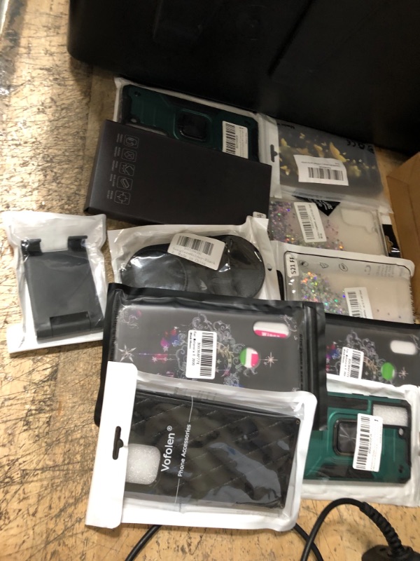 Photo 1 of BUNDLE OF ASSORTED ELECTRONIC ACCESSORIES (11 ITEMS) 