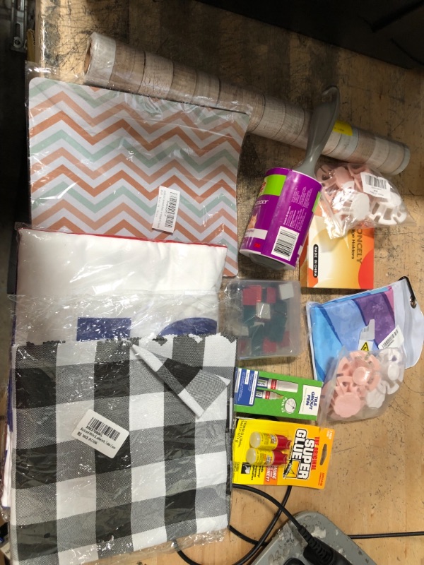 Photo 1 of BUNDLE OF ASSORTED HOME GOODS (12 ITEMS)