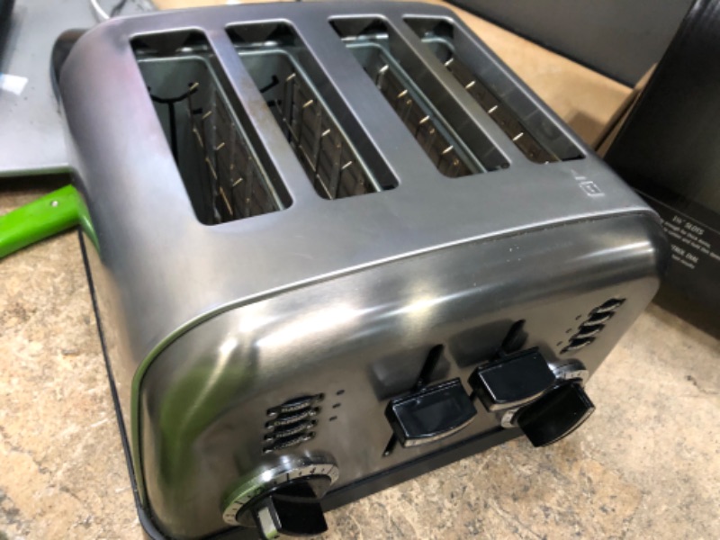 Photo 2 of ***PARTS ONLY*** Cuisinart - 4-Slice Metal Classic Toaster (Black Stainless)