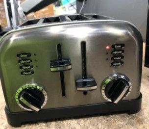 Photo 3 of ***PARTS ONLY*** Cuisinart - 4-Slice Metal Classic Toaster (Black Stainless)