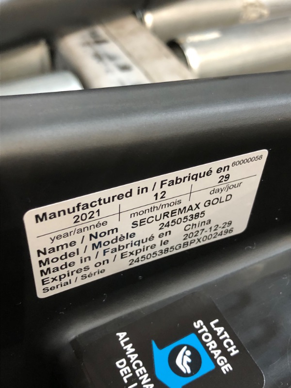 Photo 10 of Evenflo Gold Pivot Xpand Travel System Securemax Moonstone, 53112311. USED. ONE OF BACK WHEELS IS DESTROYED AS WELL AS A BREAK IN THE HANDLE. WHEEL POTENTIALLY REPAIRABLE