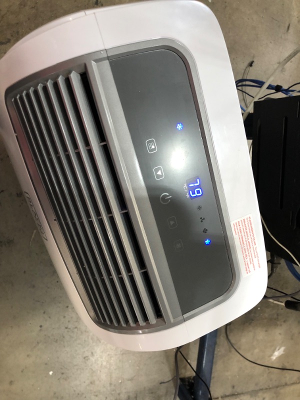 Photo 9 of **USED-DAMAGED**
BLACK+DECKER BPT05WTBA Portable Air Conditioner 5 000 BTU SACC/CEC (8 500 BTU ASHRAE) White
