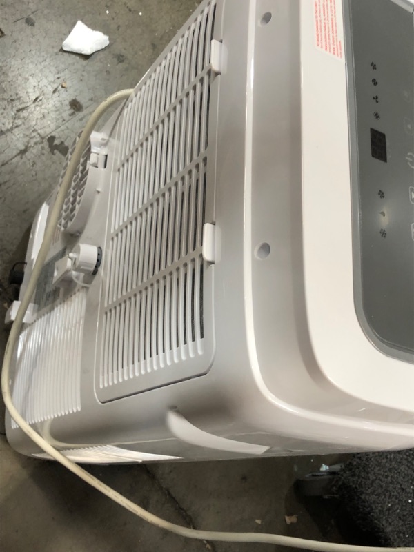 Photo 11 of **USED-DAMAGED**
BLACK+DECKER BPT05WTBA Portable Air Conditioner 5 000 BTU SACC/CEC (8 500 BTU ASHRAE) White
